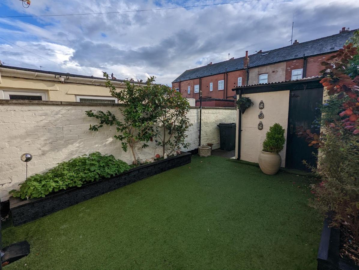 Moon Holiday Townhouse Free Parkingprivate Garden 黑潭 外观 照片
